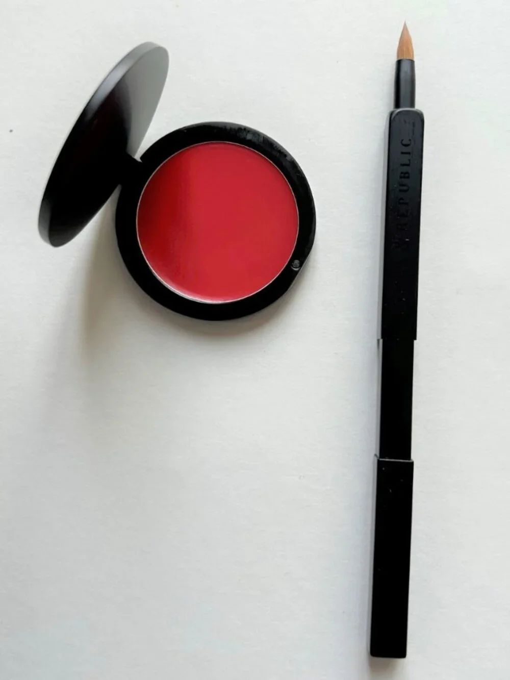 ROCK & REPUBLIC Noir Lip Stain & Retractable Brush - Femme Fatale NWOB